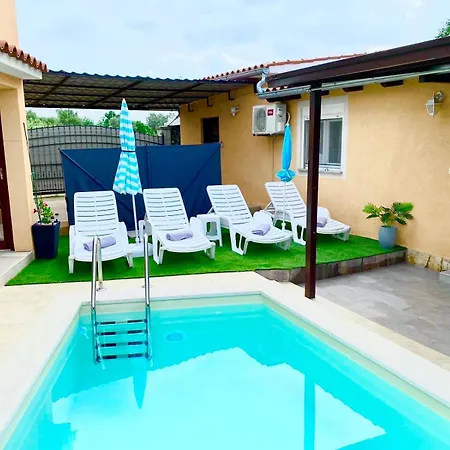Kuca Za Odmor Manuela & Andrea - Grijani Bazen Apartment