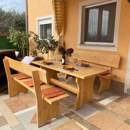 Appartement Kuca Za Odmor -m&a-grijani Bazen Fažana