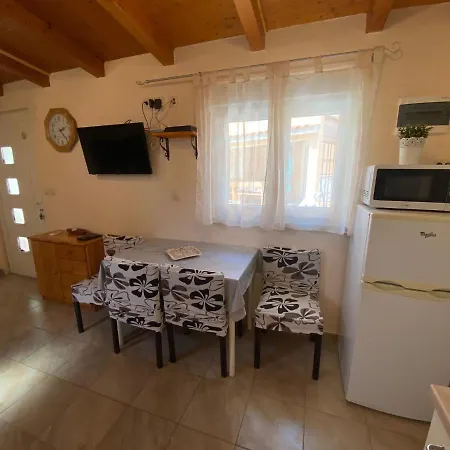 Appartement Kuca Za Odmor -m&a-grijani Bazen Fažana