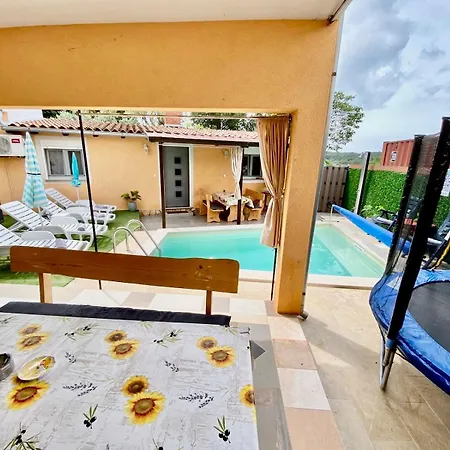 Kuca Za Odmor -m&a-grijani Bazen Appartement Fažana