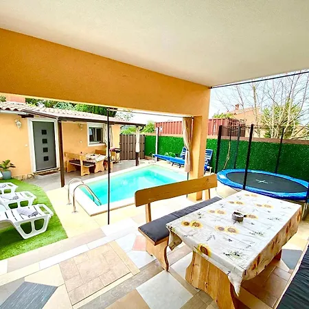 Kuca Za Odmor -m&a-grijani Bazen Appartement Fažana