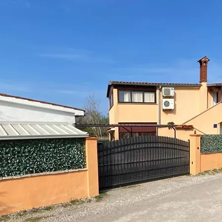 Kuca Za Odmor -m&a-grijani Bazen Appartement