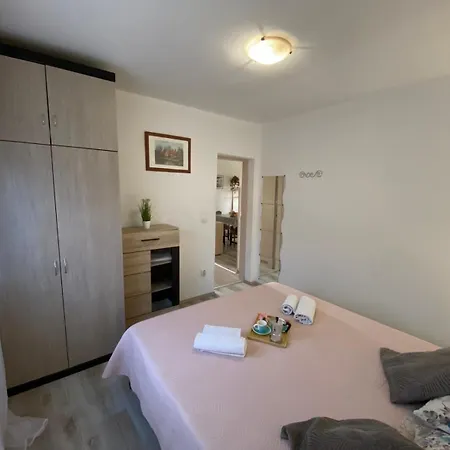 Kuca Za Odmor -m&a-grijani Bazen Appartement Fažana